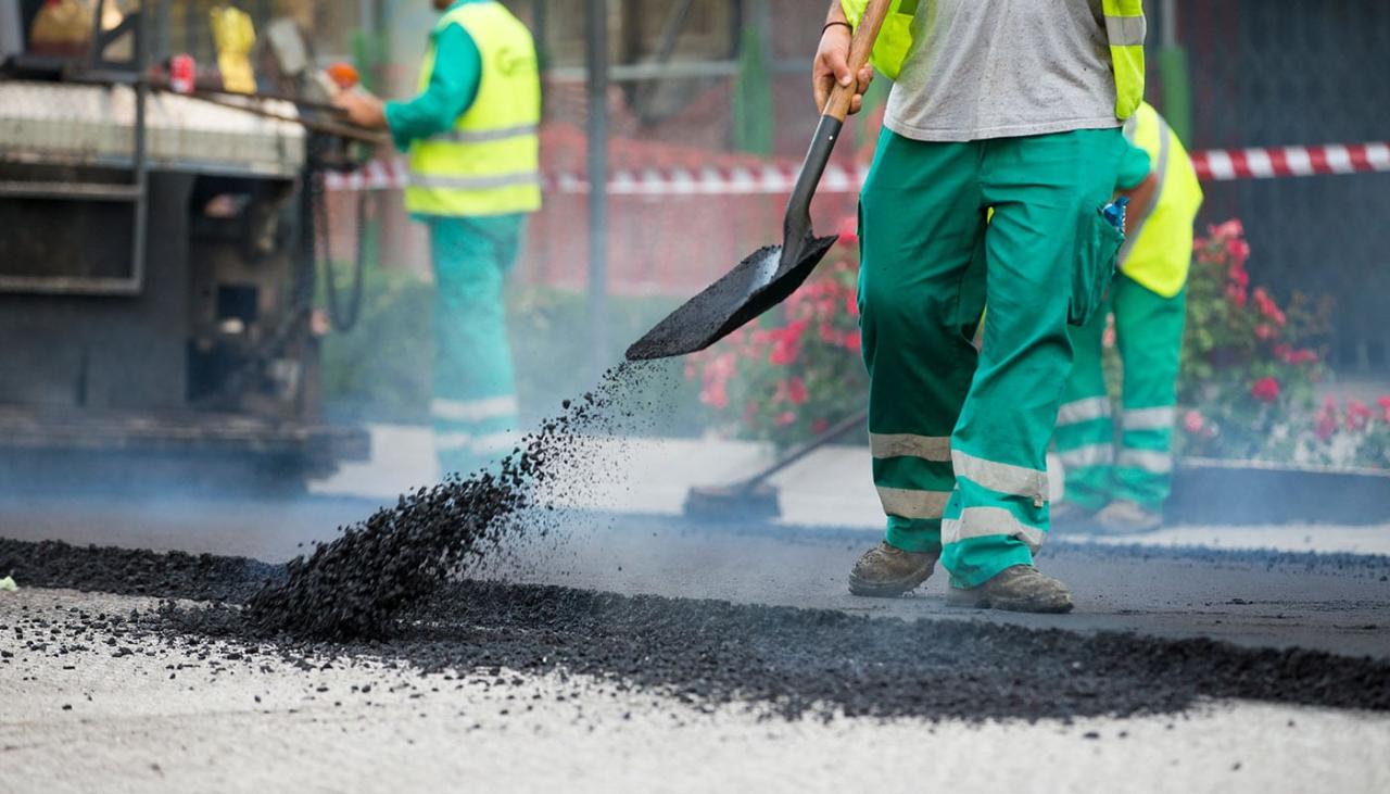 Asphalt paving contractors